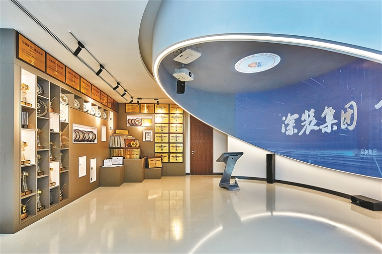 深裝集團(tuán)榮譽室.jpg